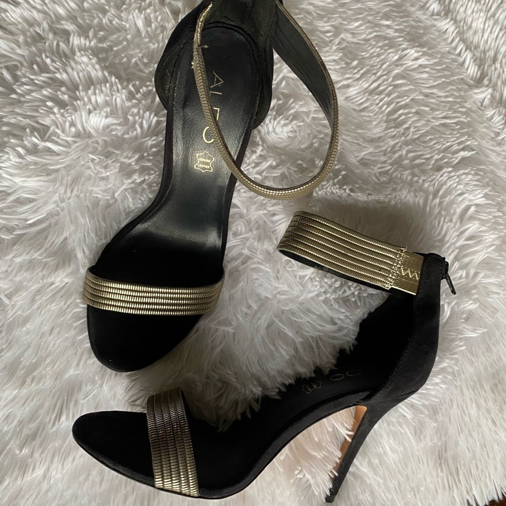 Aldo Black & Gold Heels Size 6.5